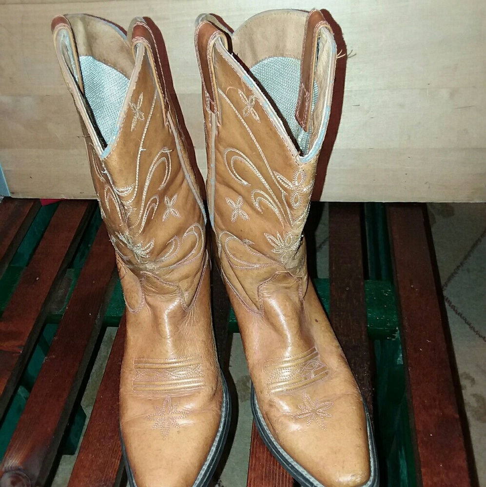 Womens ARIAT cowgirl boots